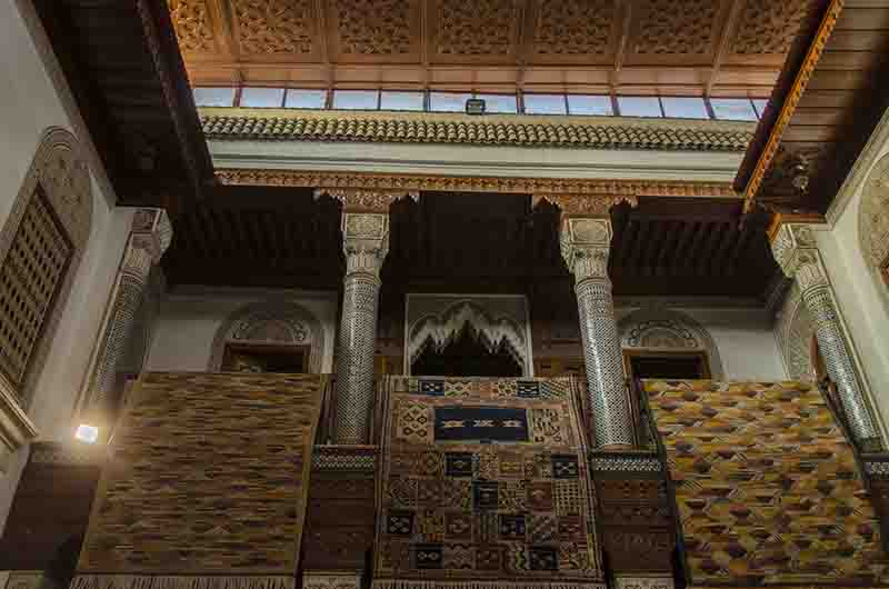 86 - Marruecos - Marrakech - zoco - tienda de alfombras - interior
